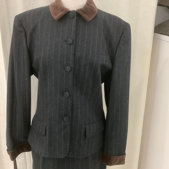 Ralph Lauren Blue Label 100% Wool Pinstripe Suit size 12 - Picture 3 of 17